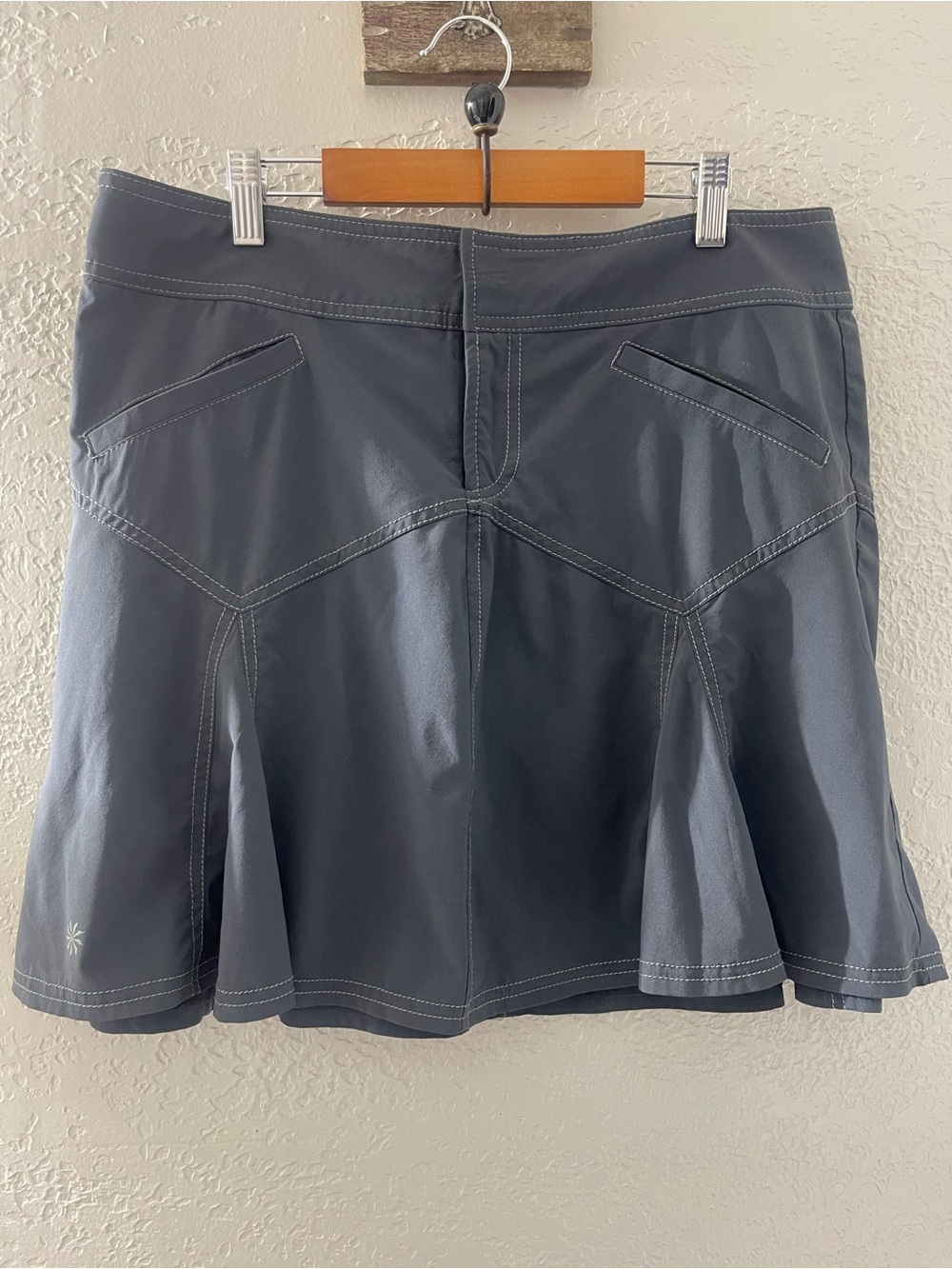 Athleta Activewear Women’s Black Circle Skort with Contrast Stitching Size 12